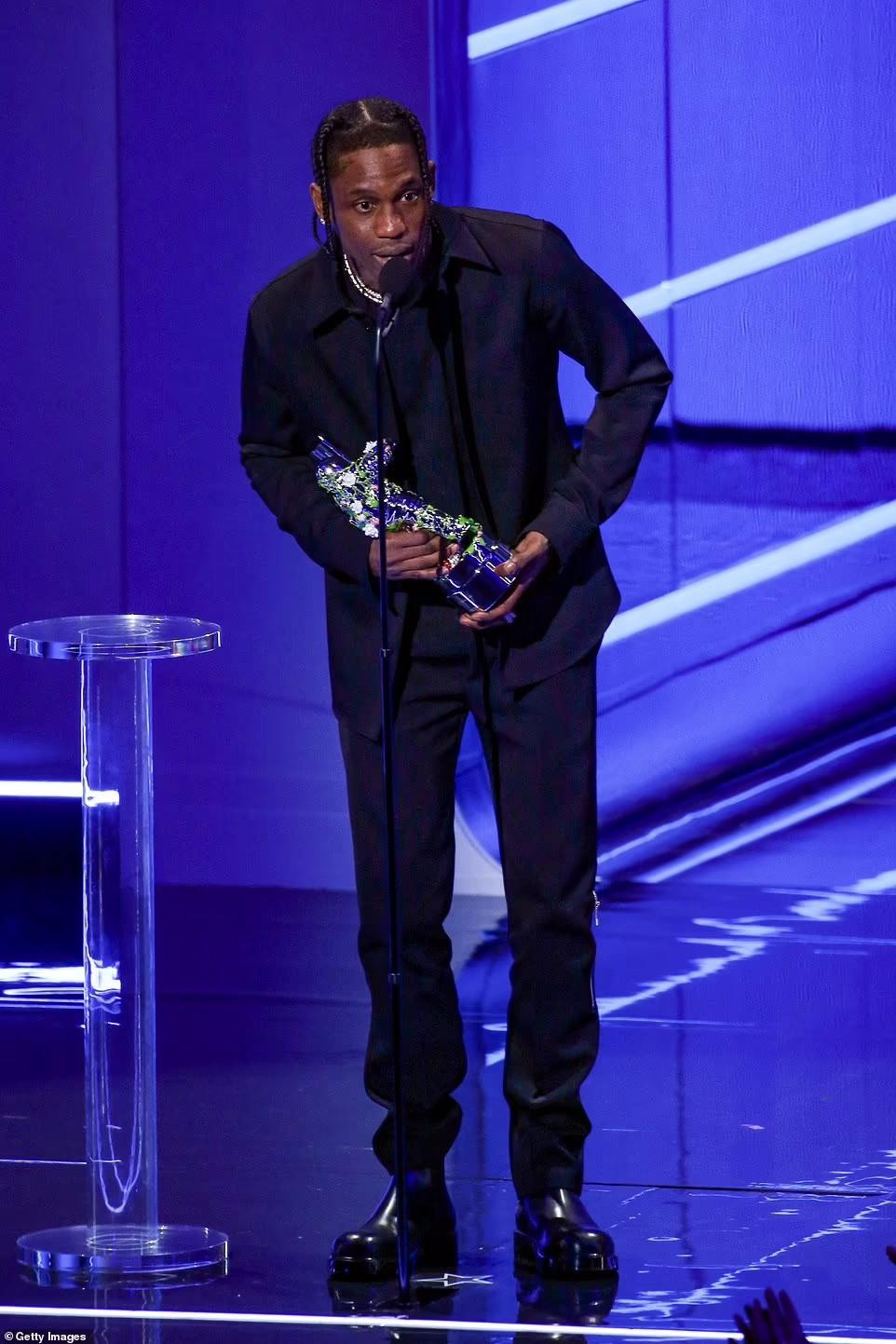 Hạng mục "Nhạc Hip-Hop hay nhất" gọi tên Travis Scott với ca khúc "Franchise".