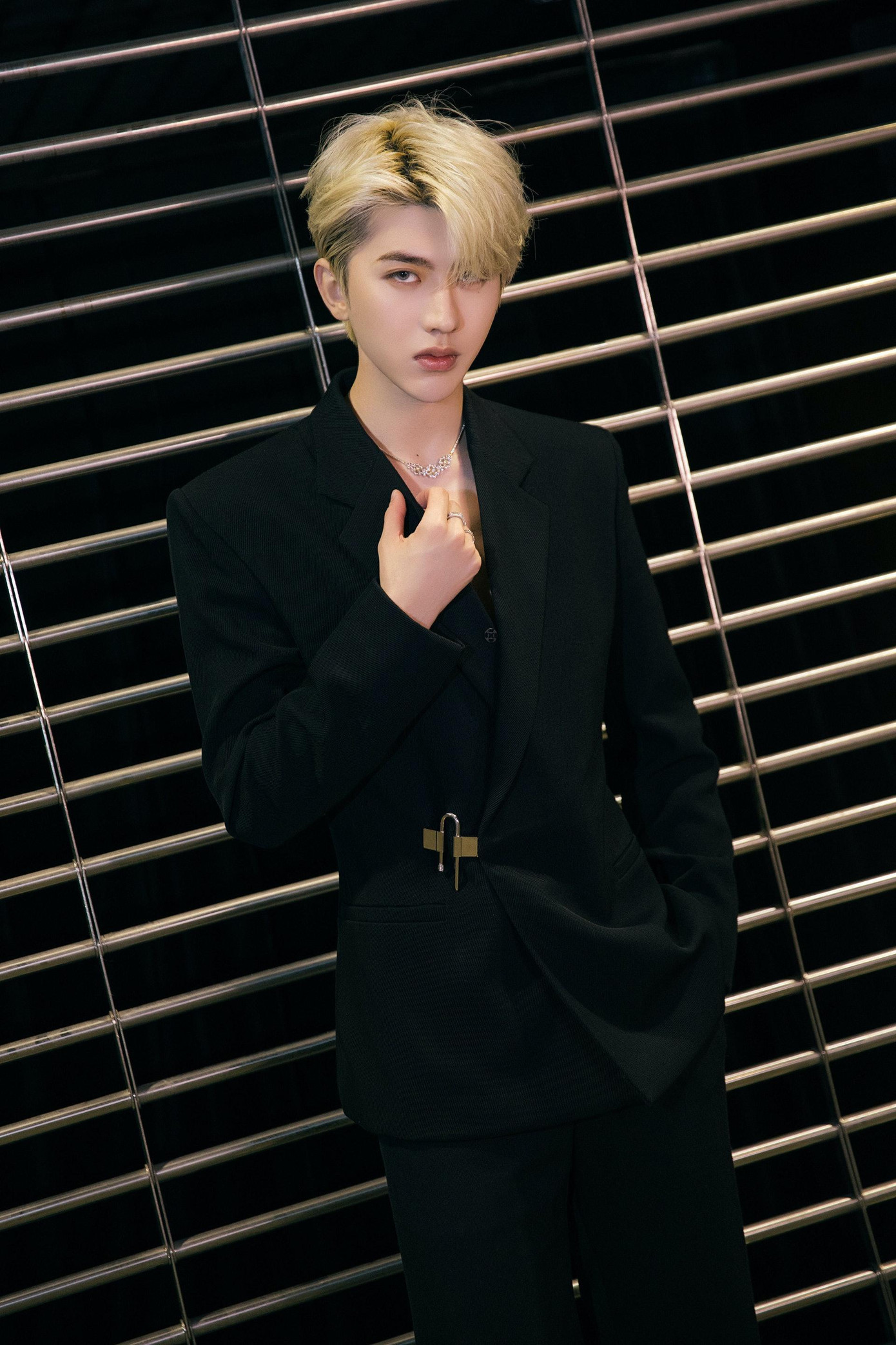 Từ một idol "mặt hoa da phấn"...