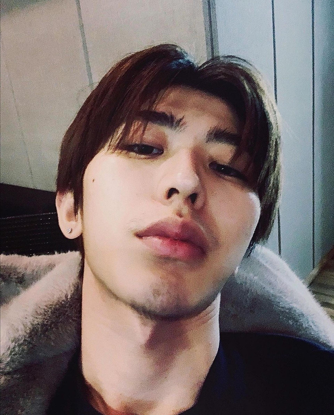 ... Thái Từ Khôn bắt đầu nuôi râu để nam tính hơn.