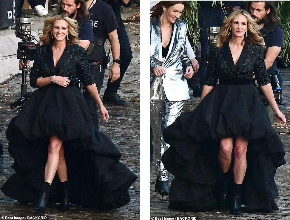 Hôm thứ Sáu (17/9, giờ địa phương), cánh săn ảnh bắt gặp Julia Roberts quay quảng cáo cho Lancôme - thương hiệu nước hoa và mỹ phẩm sang trọng của Pháp tại khu vực cầu Alexandre III, Paris.