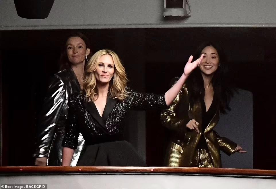 Julia sắp tái xuất với bộ phim &quot;Leave The World Behind”, chiếu trên nền tảng Netflix. Nhờ tác phẩm này, cô cùng đàn em Jenifer Lawrence xếp thứ 5 danh sách các ngôi sao điện ảnh được trả cát-xê cao nhất thế giới do tờ Variety thống kê hồi tháng 8, đồng thời là nữ diễn viên có thu nhập cao nhất.