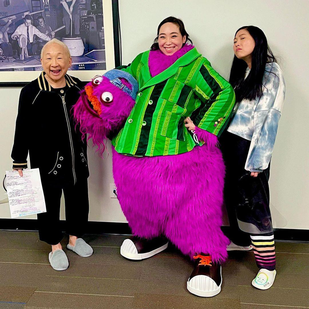 Ngôi sao gốc Á Awkwafina (phải) chia sẻ khoảnh khắc vui nhộn cùng nữ ca sĩ gốc Hàn Kathleen Kim (giữa) và ngôi sao "Nora From Queens" Lori Tan Chinn. Ảnh: Instagram