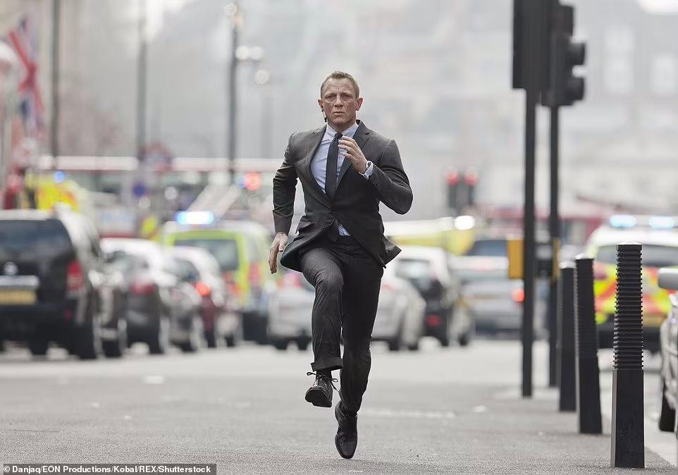 Anh từng không chịu nổi áp lực bởi sự nổi tiếng đột ngột. Anh từng không chịu nổi áp lực bởi sự nổi tiếng đột ngột.