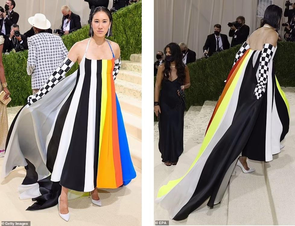 Eva Chen, giám đốc quan hệ đối tác thời trang tại Instagram, mặc bộ váy dường như lấy cảm hứng từ lều bạt ở những rạp xiếc di động.