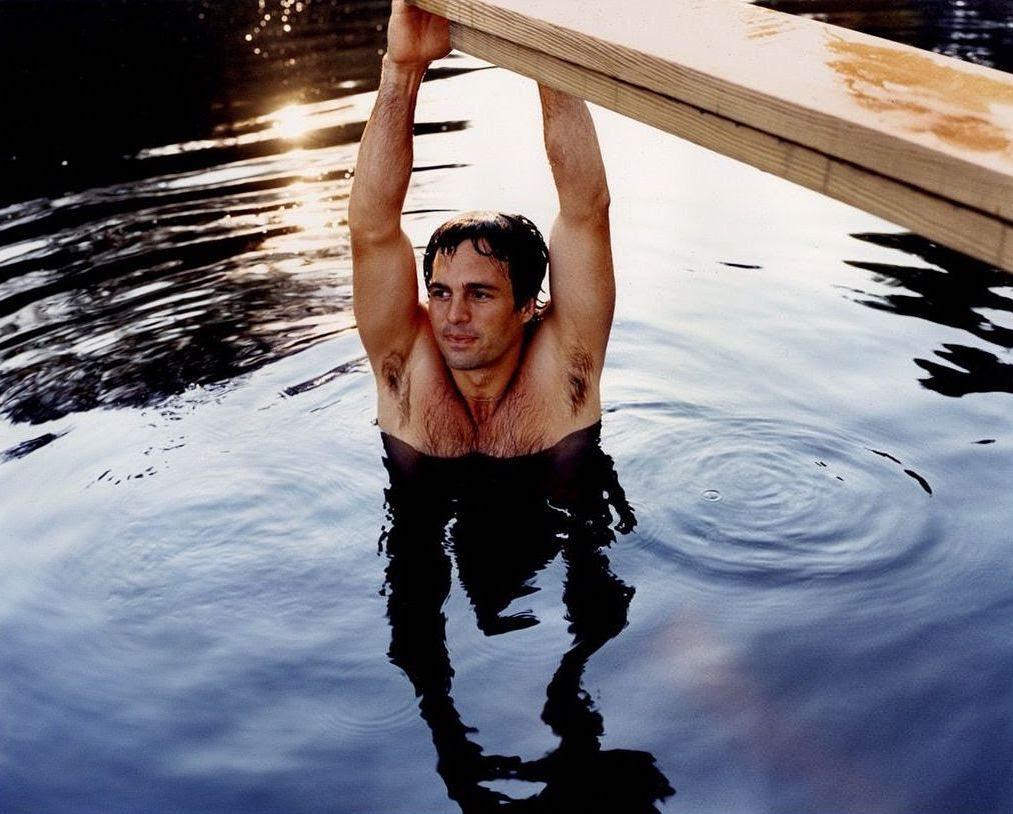 "Người khổng lồ xanh" Mark Ruffalo giải nhiệt cuối hè. Ảnh: Instagram