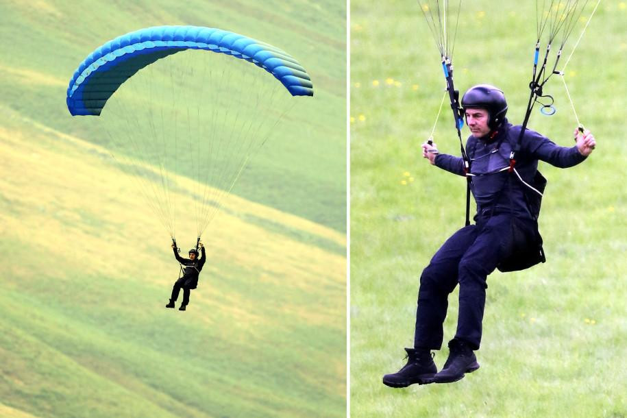 Tom Cruise nhảy dù xuống phim trường "Mission: Impossible 7" ở Lake District của Anh. Ảnh: SplashNews
