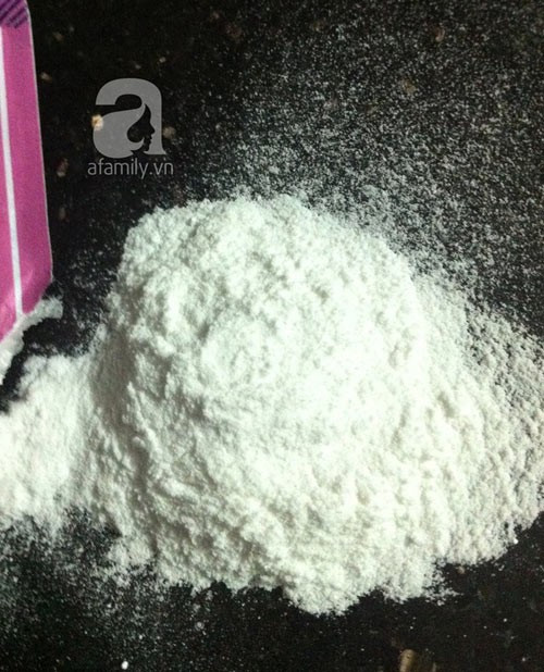 Bột nở gạo màu trắng mịn, có mùi thơm nhẹ. Bột nở gạo màu trắng mịn, có mùi thơm nhẹ