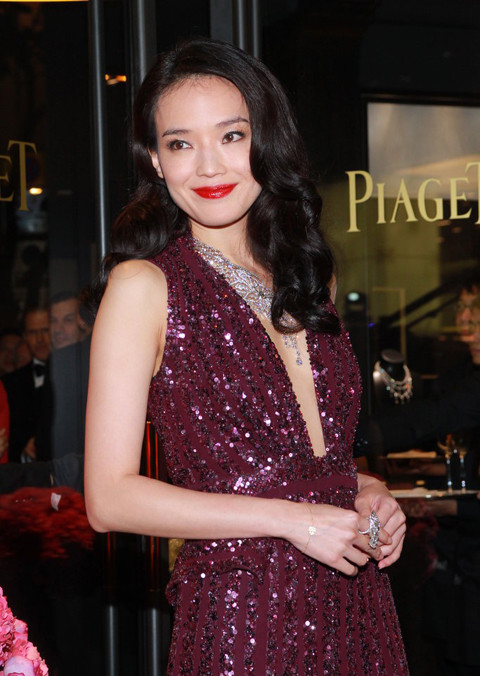 Ngày hôm qua, diễn viên nổi tiếng Thư Kỳ xuất hiện trong một event ở Hồng Kông. Ngày hôm qua, diễn viên nổi tiếng Thư Kỳ xuất hiện trong một event ở Hồng Kông