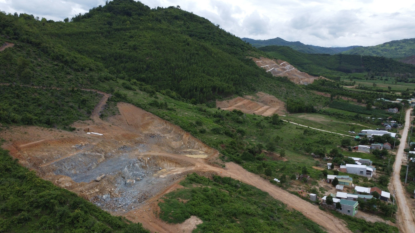 Thi công nền đường cao tốc Khánh Hòa - Buôn Ma Thuột, đoạn qua xã Ninh Tây, TX Ninh Hòa, Khánh Hòa.