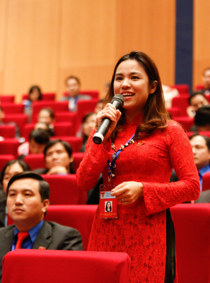 Đại biểu Nguyễn Thị Kim Dung đặt câu hỏi. Ảnh: Hồng Vĩnh Đại biểu