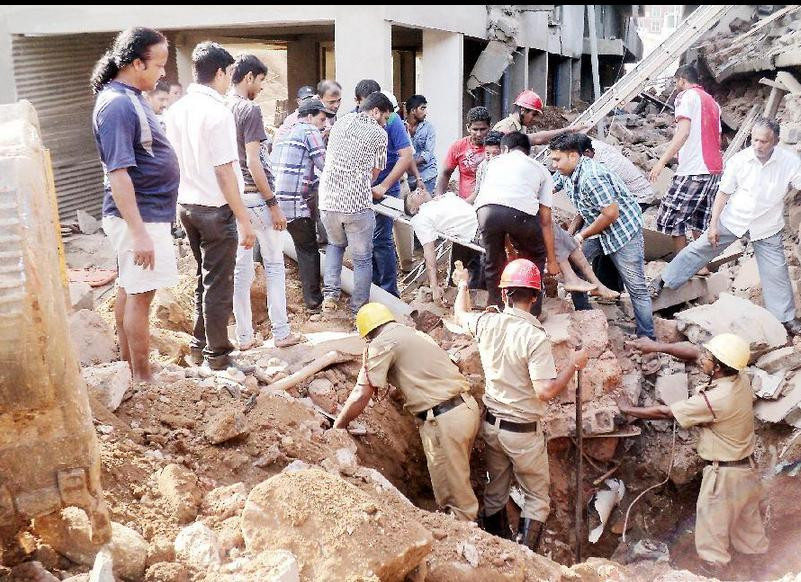 Lực lượng cứu hộ Ấn Độ đang tăng cường công tác tìm kiếm nạn nhân vụ sập tòa nhà . Lực lượng cứu hộ Ấn Độ đang tăng cường công tác tìm kiếm nạn nhân vụ sập tòa nhà