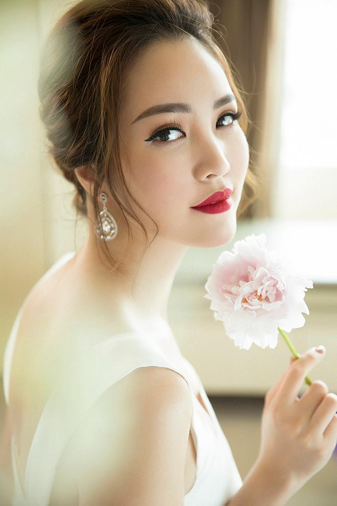 Sau nhiều năm miệt mài với sự nghiệp, Thuỵ Vân đang có cuộc sống hôn nhân gia đình viên mãn bên chồng con và là tấm gương sáng khiến nhiều đàn em ngưỡng mộ.