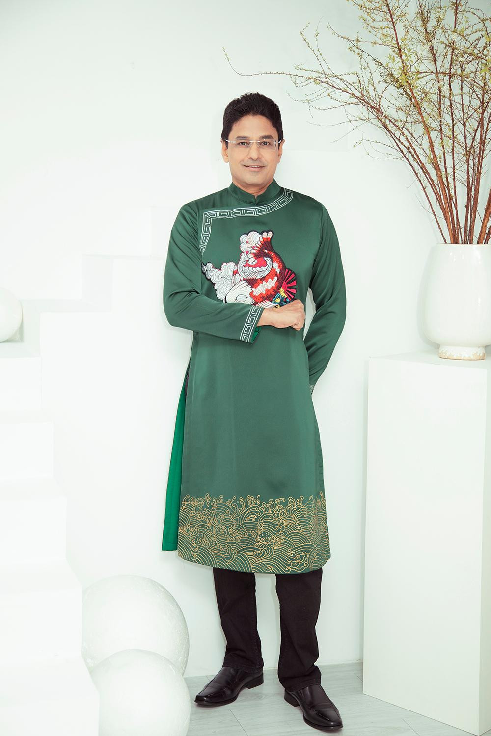 Các con của hoa hậu cũng trở về nhưng lần này chỉ có thể kịp đón Tết tây và bay qua lại gấp. Bên cạnh đó, vợ chồng Diệu Hoa còn giữ thói quen mỗi năm đều trở về Ấn Độ thăm bố mẹ chồng.