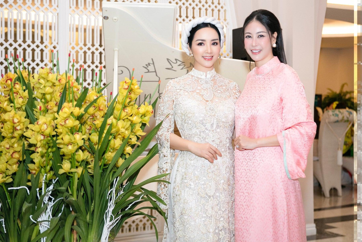 Giáng My hội ngộ Hoa hậu Hà Kiều Anh ở buổi tiệc.