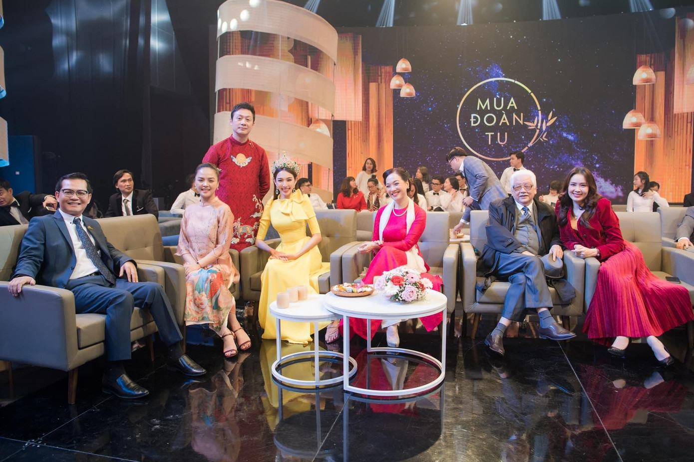 Với thành tích nổi bật của mình, Hoa hậu Thuỳ Tiên được mời tới tham gia chương trình để chia sẻ với khán giả về quá trình chinh phục chiếc vương miện của cô.