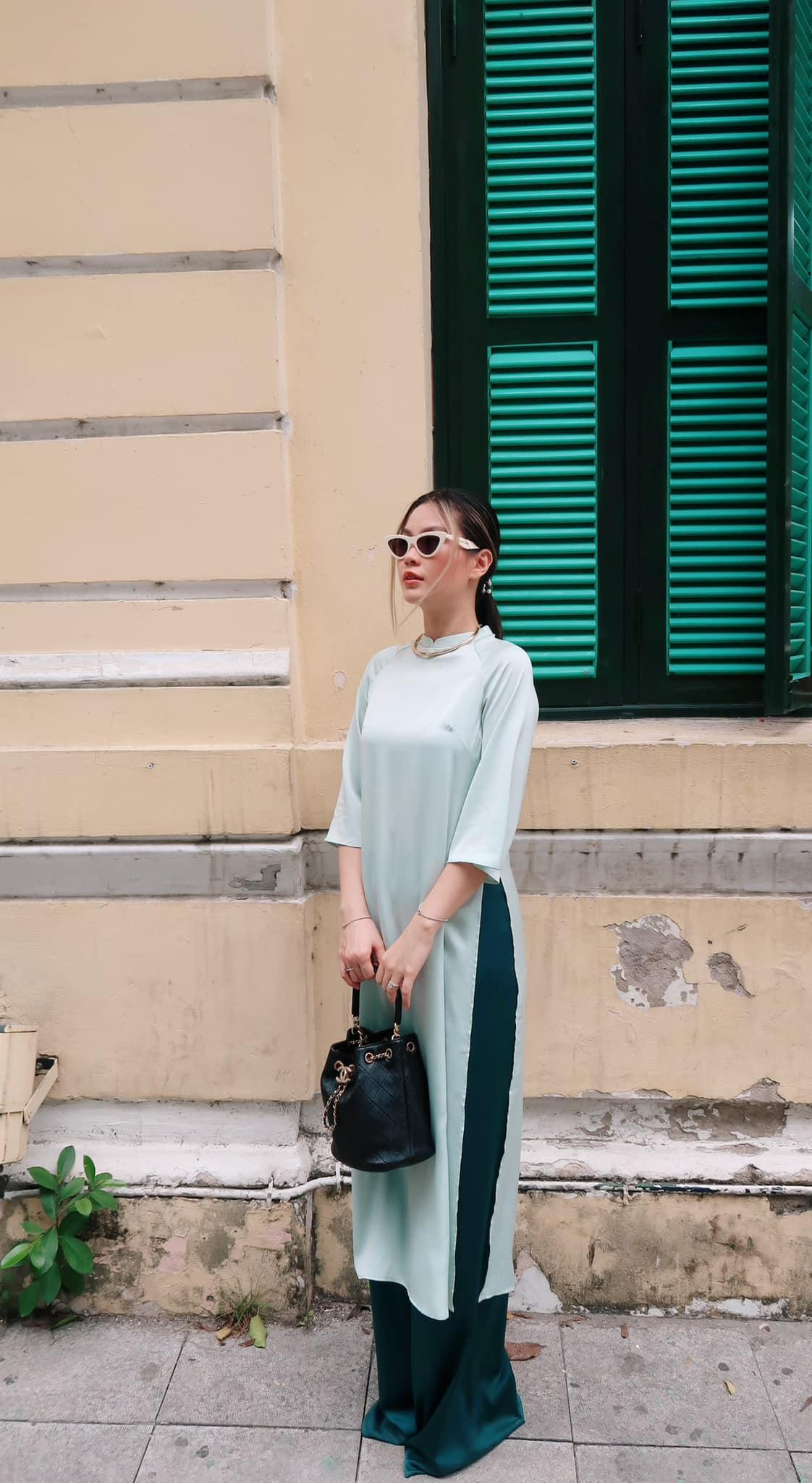 Người đẹp rất nâng niu và trân trọng những nét văn hoá truyền thống của dân tộc. Người đẹp rất nâng niu và trân trọng những nét văn hoá truyền thống của dân tộc.