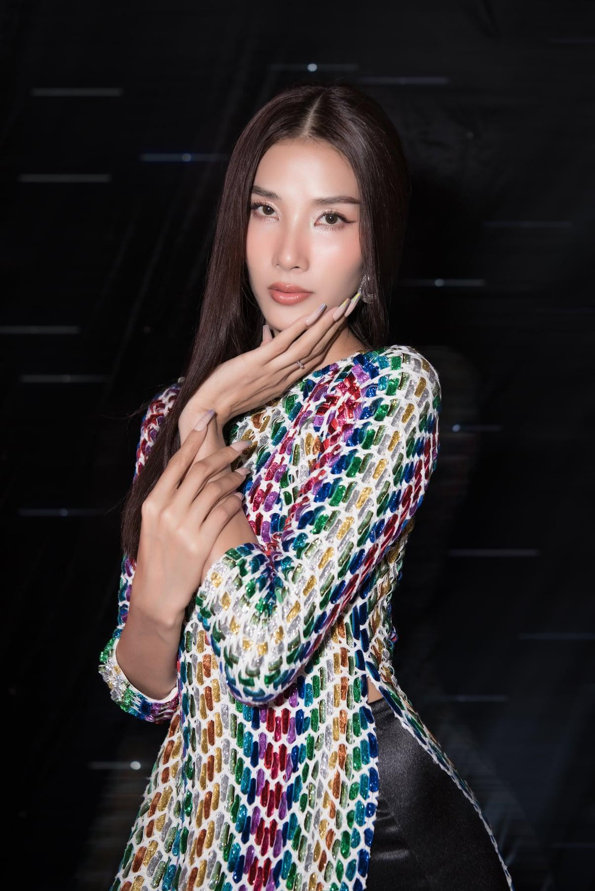 Hoàng Thuỳ khoe nhan sắc ngày càng xinh đẹp và quyến rũ khiến fans trầm trồ.