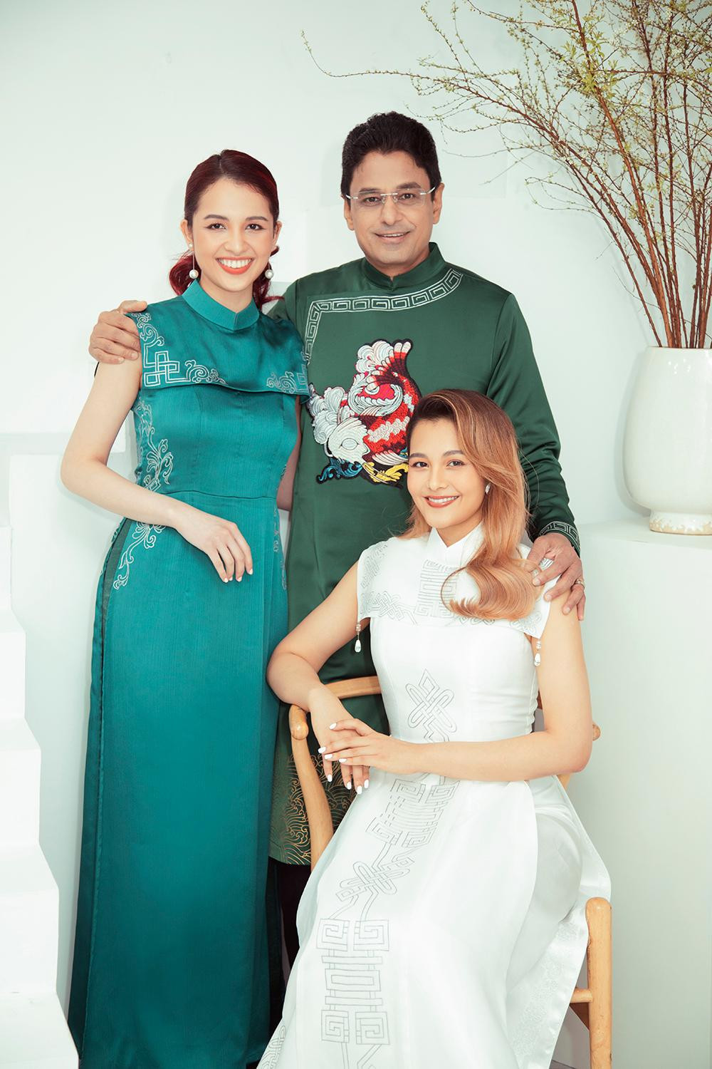 Nói về cuộc hôn nhân 29 năm hạnh phúc, Diệu Hoa từng tự hào chia sẻ: “Tôi phải cảm ơn cuộc thi Hoa hậu Việt Nam vì đã cho tôi được gặp Maneesh. Tôi nghĩ, điều quan trọng nhất gắn kết tôi và anh là tình cảm. Vật chất rồi cũng mất đi, chỉ có tình yêu còn lại. Hôn nhân phải được nuôi dưỡng bằng tình yêu giữa hai người. Tôi luôn biết ơn dư luận đã dành cho tôi nhiều thiện cảm, nhiều nhận xét tốt đẹp và coi đó là sự khích lệ để tôi chú ý tự hoàn thiện mình. Tôi nghĩ mỗi người một duyên phận và tôi hài lòng với những gì mình đang có".