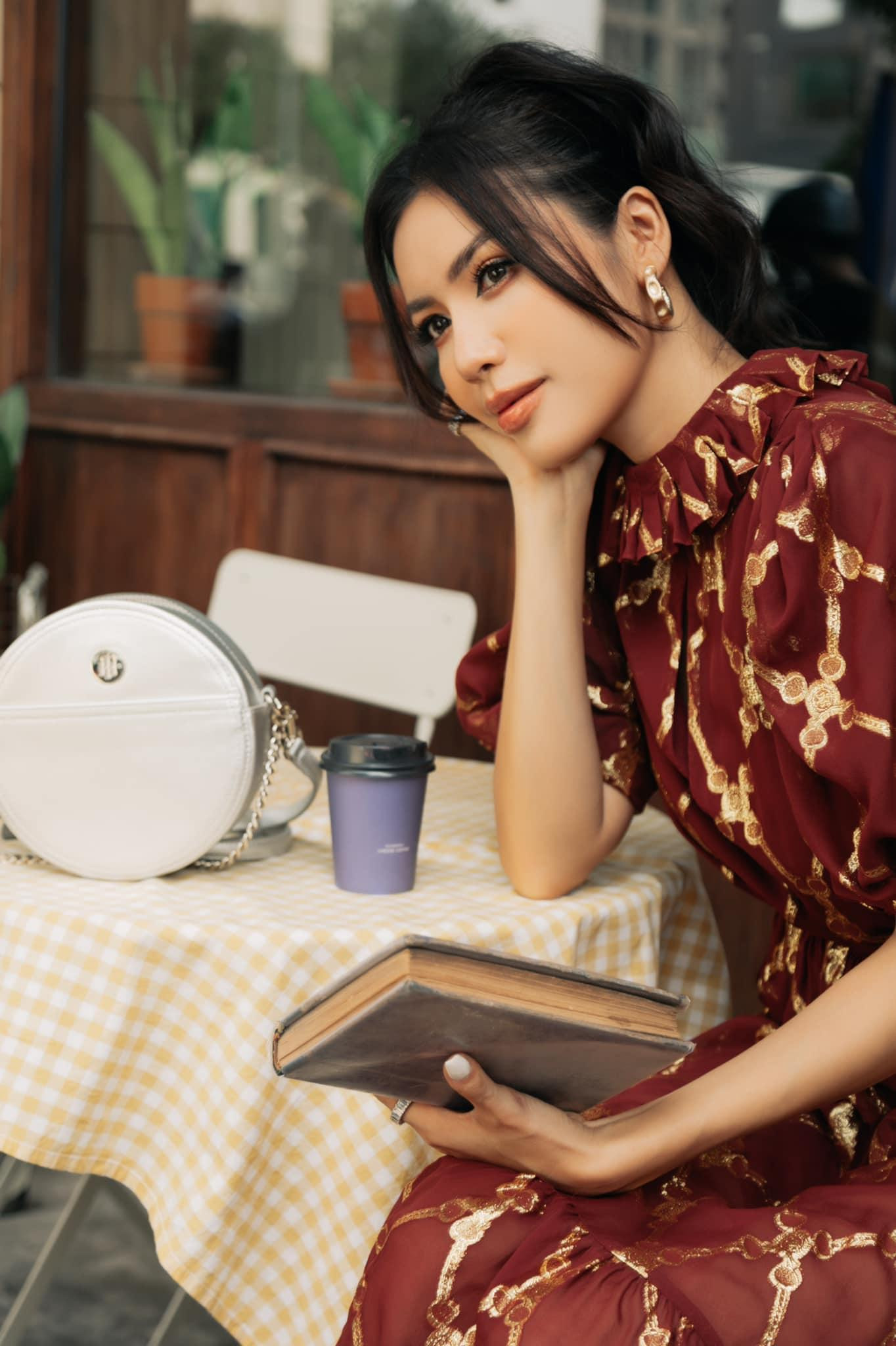 Người đẹp có giây phút thảnh thơi hiếm hoi sau một năm vô cùng bận rộn.