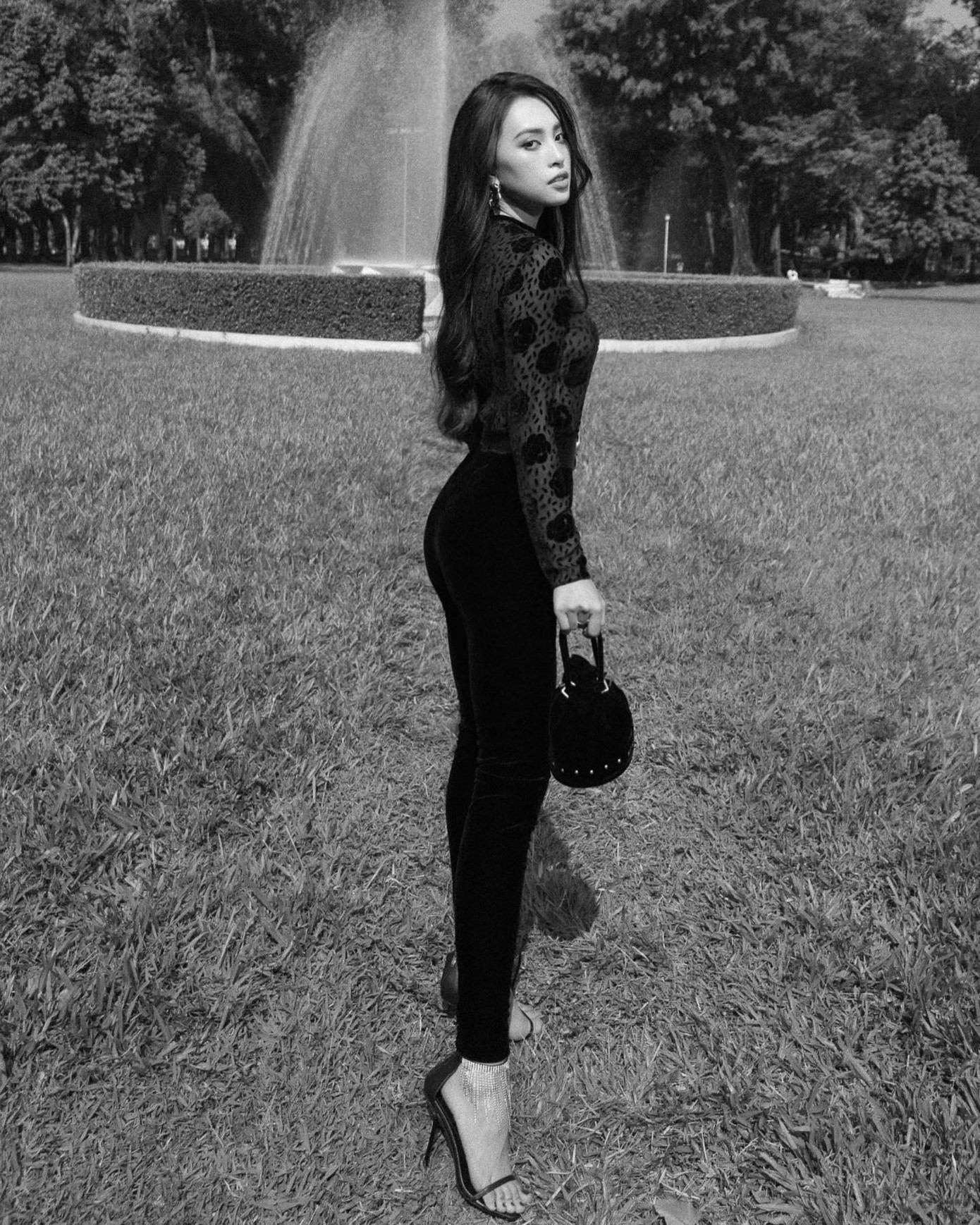 Vóc dáng gợi cảm của Hoa hậu Việt Nam 2018 khiến fans trầm trồ.