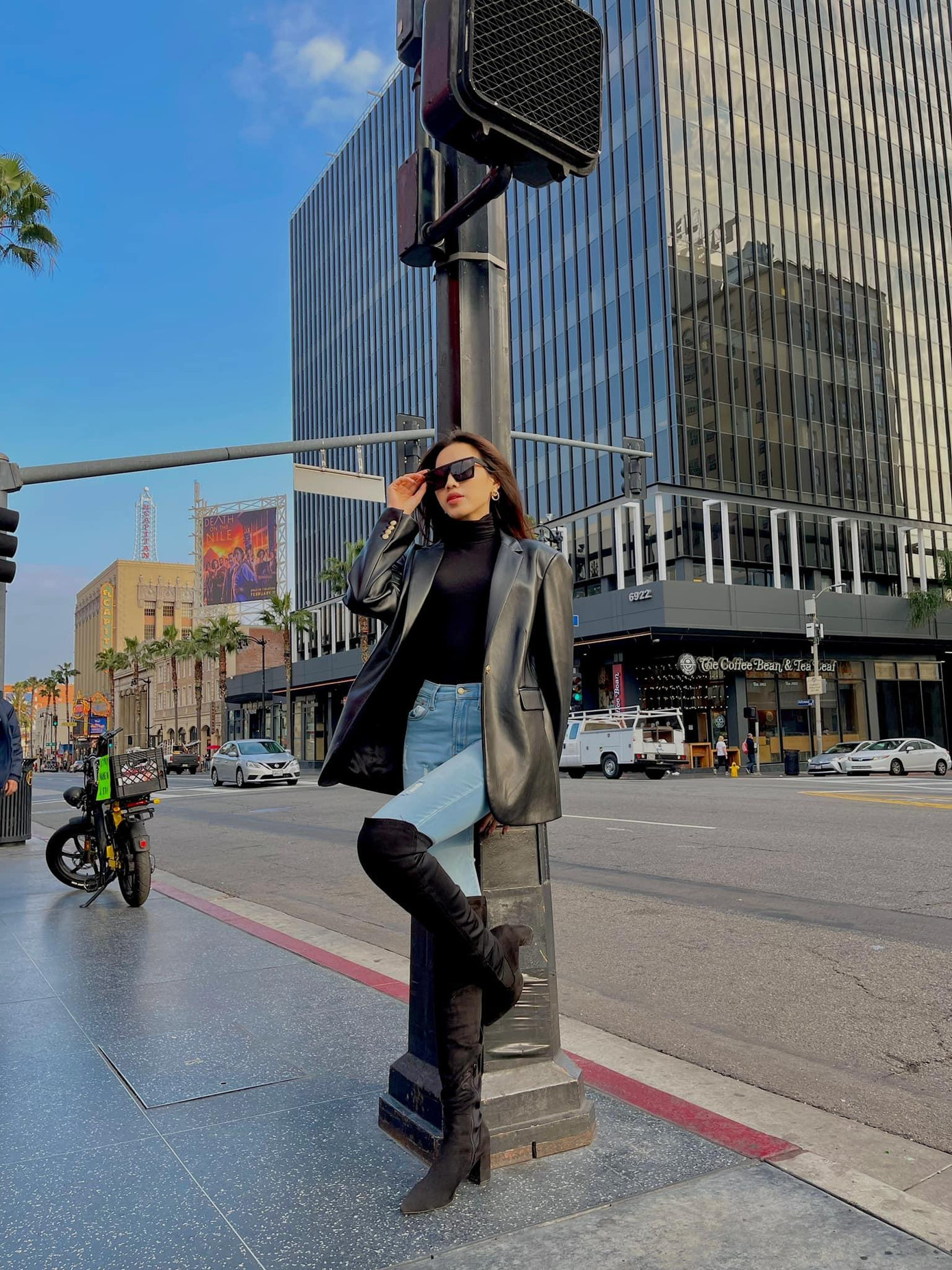 Tới thăm Hollywood, Đỗ Thị Hà diện set đồ năng động và cá tính nhưng không kém phần sành điệu.