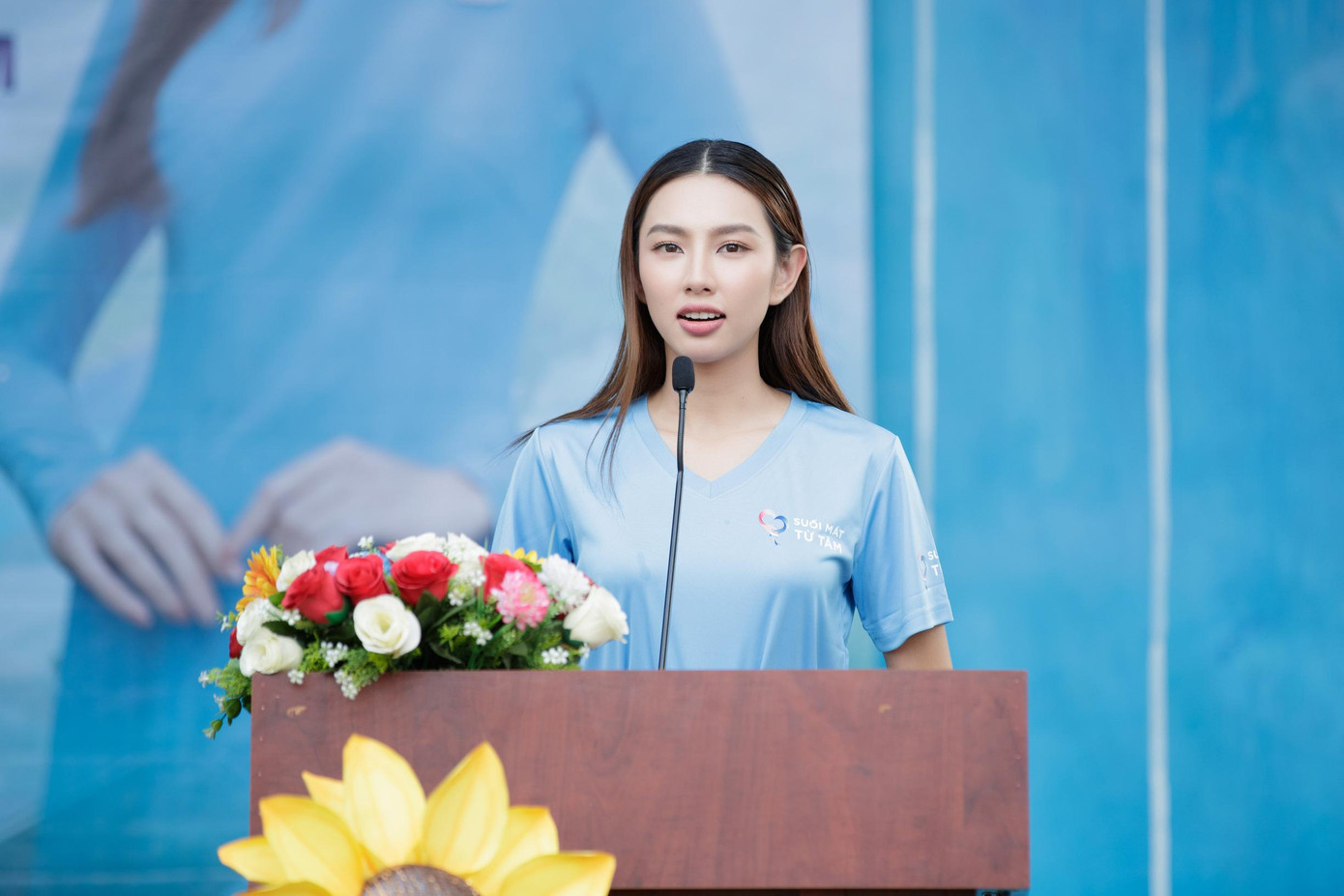 Mặc dù lịch trình cận Tết khá bận rộn nhưng Thùy Tiên vẫn ưu tiên phần lớn thời gian cho các hoạt động vì cộng đồng.