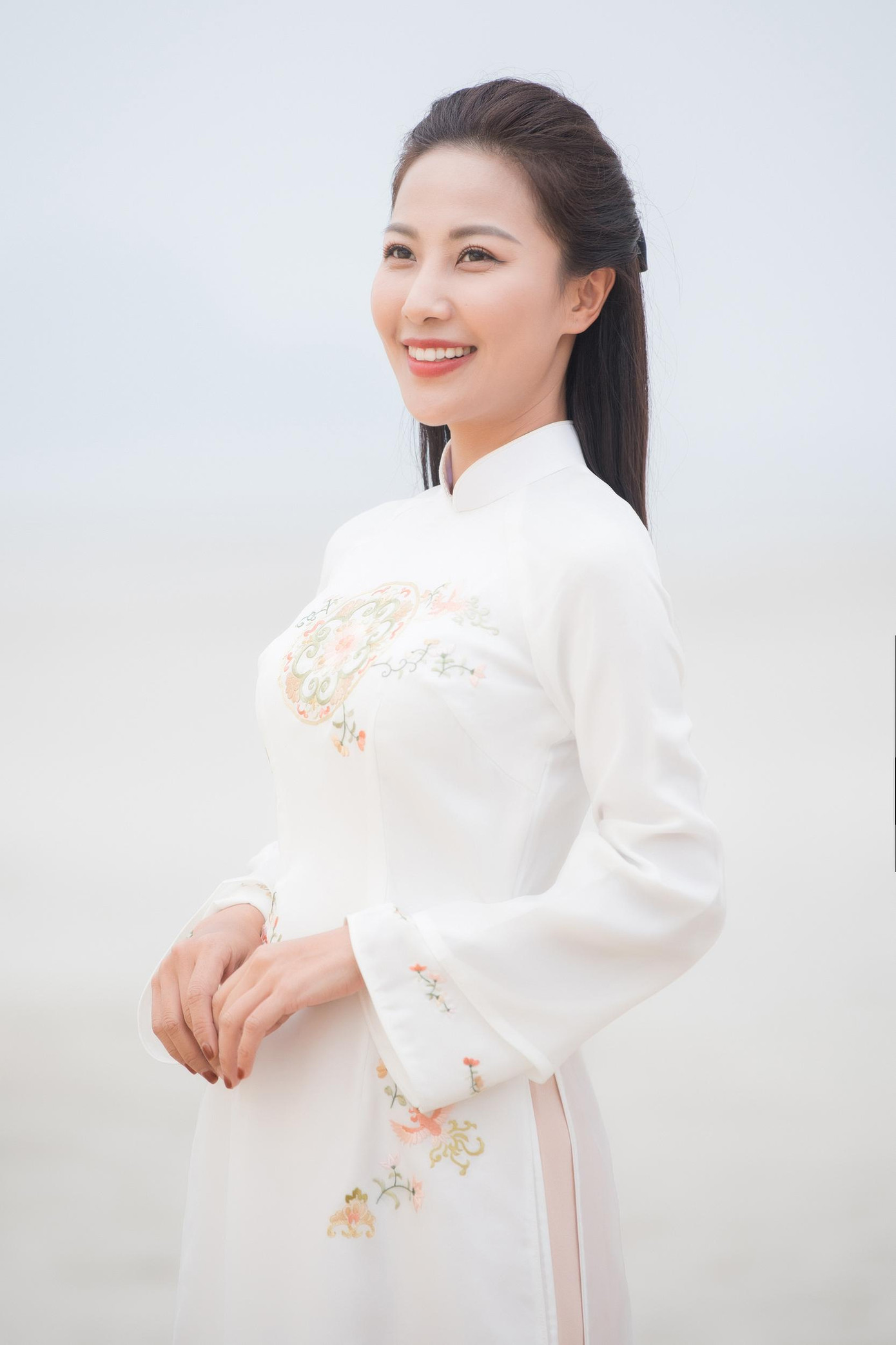 MC Quỳnh Hoa cũng sở hữu nhan sắc mặn mà, đằm thắm và cuộc sống hạnh phúc đáng ngưỡng mộ. MC Quỳnh Hoa cũng sở hữu nhan sắc mặn mà, đằm thắm và cuộc sống hạnh phúc đáng ngưỡng mộ.