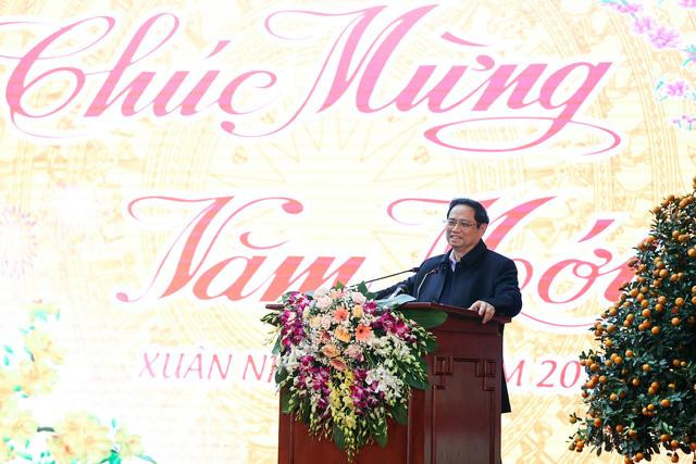 Thủ tướng đề nghị ngành than cần tiếp tục phát huy truyền thống lịch sử hào hùng, tinh thần đoàn kết, "kỷ luật, đồng tâm", tinh thần sáng tạo, dám nghĩ, dám làm. Ảnh: VGP/Nhật Bắc Thủ tướng đề nghị ngành than cần tiếp tục phát huy truyền thống lịch sử hào hùng, tinh thần đoàn kết, "kỷ luật, đồng tâm", tinh thần sáng tạo, dám nghĩ, dám làm. Ảnh: VGP/Nhật Bắc