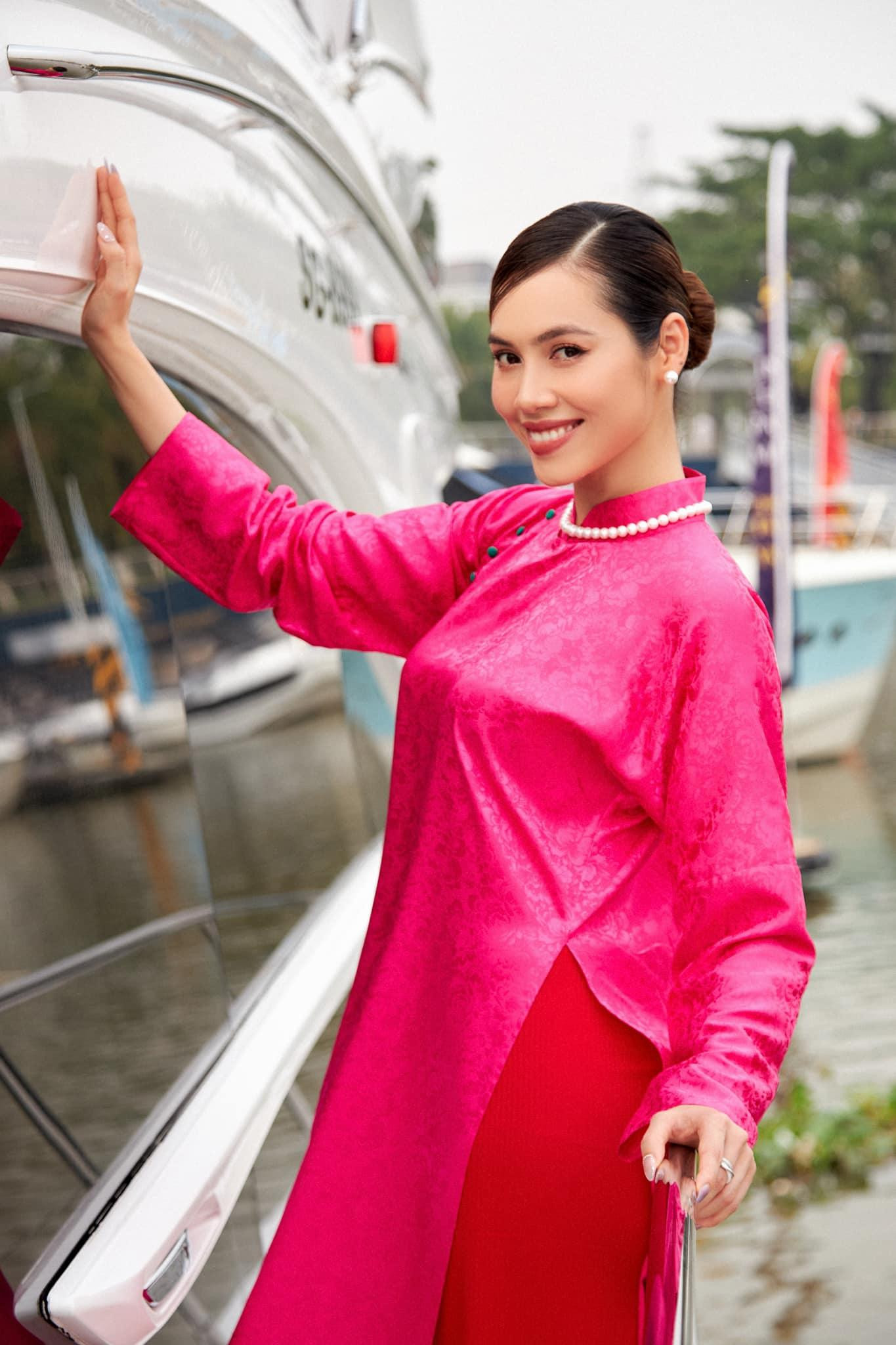 Nhan sắc cực kỳ xinh đẹp và quyến rũ của Á hậu Việt Nam 2010 'đốn tim' người hâm mộ.