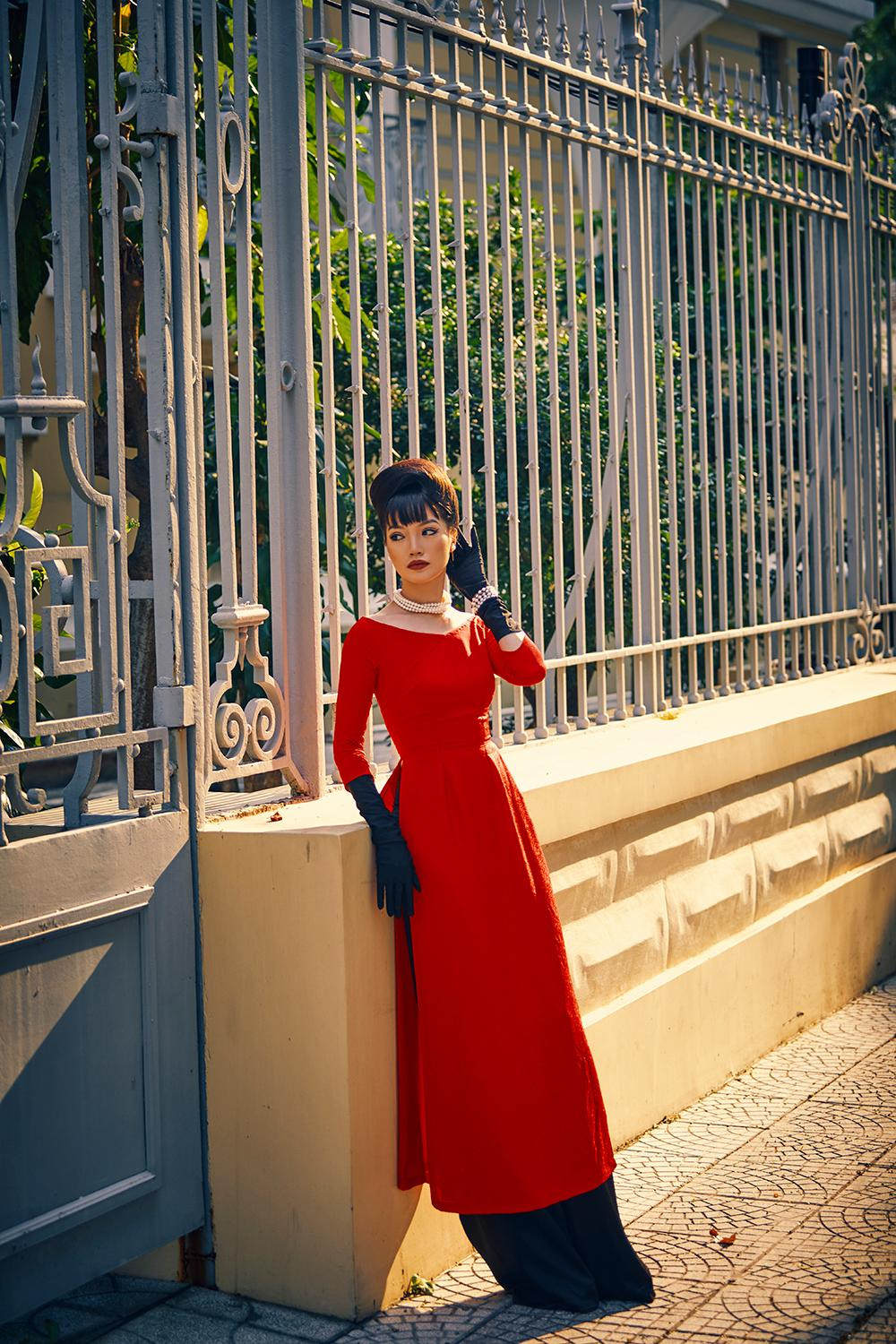 Nhân dịp Tết đến Xuân về, người đẹp Lâm Bích Tuyền đã thực hiện bộ ảnh với áo dài trên đường phố những ngày cuối năm. Nhân dịp Tết đến Xuân về, người đẹp Lâm Bích Tuyền đã thực hiện bộ ảnh với áo dài trên đường phố những ngày cuối năm.