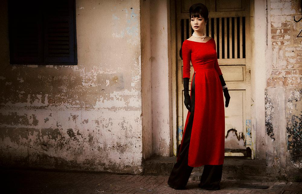 Những năm gần đây, áo dài cũng được hồi sinh mạnh mẽ trên đường phố vào dịp Tết. Những năm gần đây, áo dài cũng được hồi sinh mạnh mẽ trên đường phố vào dịp Tết.