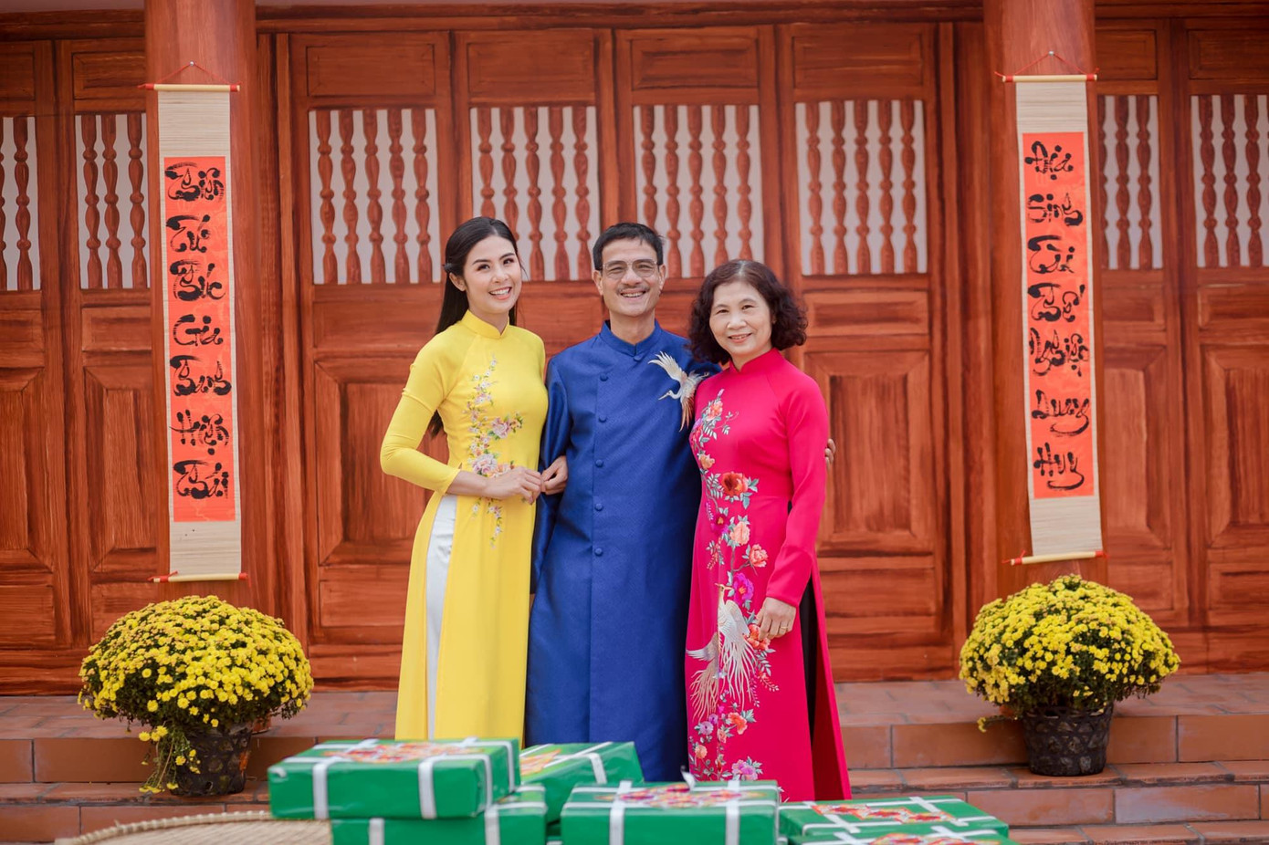 Bận rộn suốt cả năm nhưng Ngọc Hân luôn dành thời gian cho gia đình trong dịp Tết cổ truyền. Bận rộn suốt cả năm nhưng Ngọc Hân luôn dành thời gian cho gia đình trong dịp Tết cổ truyền.