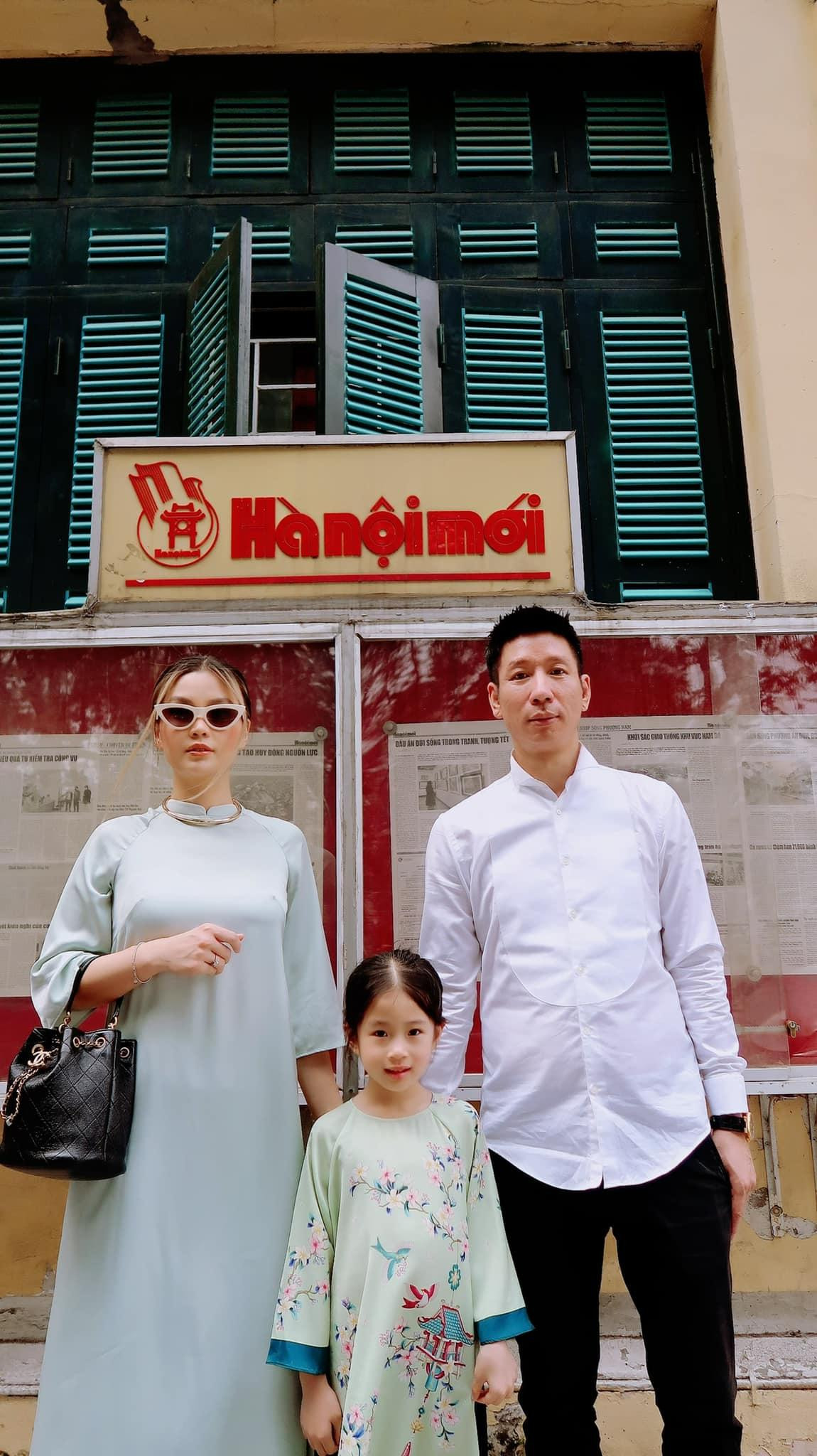 Gia đình Diễm Trang bay từ Ba Lan về Việt Nam để đón Tết Nguyên Đán. Sau khi thực hiện cách ly, gia đình người đẹp vẫn lưu lại Hà Nội. Gia đình Diễm Trang bay từ Ba Lan về Việt Nam để đón Tết Nguyên Đán. Sau khi thực hiện cách ly, gia đình người đẹp vẫn lưu lại Hà Nội.