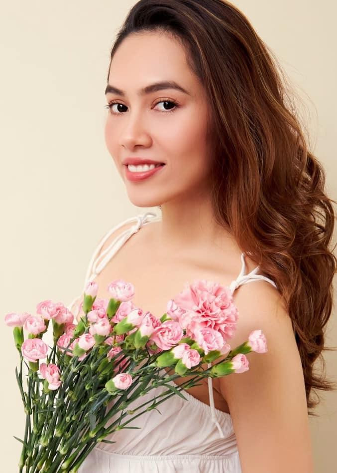 Á hậu Hoàng My đẹp quyến rũ, trong trẻo như nàng thơ mùa Xuân. Á hậu Hoàng My đẹp quyến rũ, trong trẻo như nàng thơ mùa Xuân.