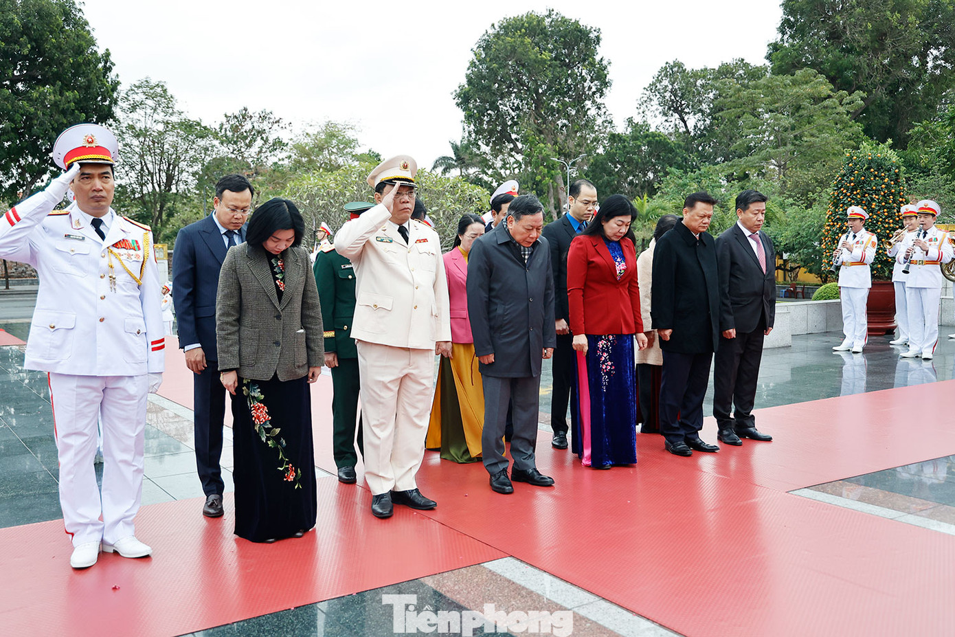 Đoàn đại biểu Thành ủy, HĐND, UBND, MTTQ Việt Nam thành phố Hà Nội tưởng niệm các Anh hùng Liệt sỹ tại Đài tưởng niệm các Anh hùng Liệt sỹ, đường Bắc Sơn, Hà Nội. Đoàn đại biểu Thành ủy, HĐND, UBND, MTTQ Việt Nam thành phố Hà Nội tưởng niệm các Anh hùng Liệt sỹ tại Đài tưởng niệm các Anh hùng Liệt sỹ, đường Bắc Sơn, Hà Nội.