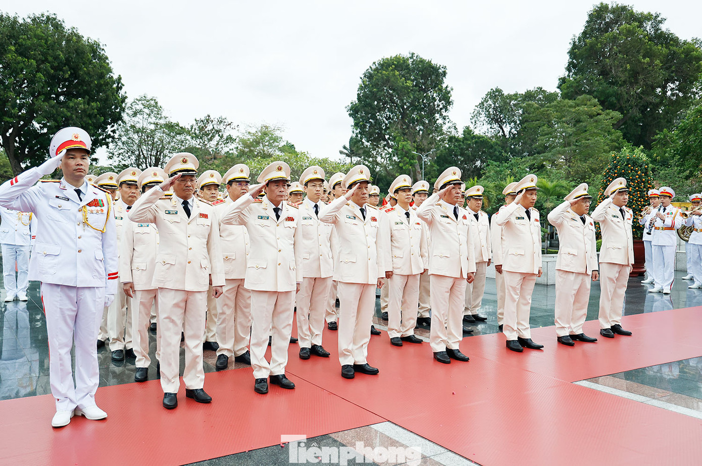Đoàn Đảng ủy Công an Trung ương - Bộ Công an tưởng niệm các Anh hùng Liệt sỹ tại Đài tưởng niệm các Anh hùng Liệt sỹ, đường Bắc Sơn, Hà Nội. Đoàn Đảng ủy Công an Trung ương - Bộ Công an tưởng niệm các Anh hùng Liệt sỹ tại Đài tưởng niệm các Anh hùng Liệt sỹ, đường Bắc Sơn, Hà Nội.