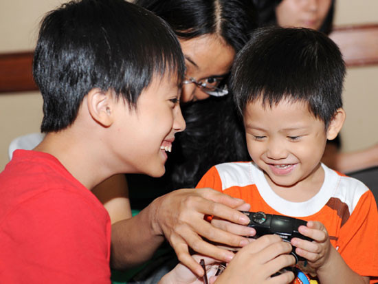 Thụy Vân: Đồng hành cùng các em bé không may mắn ảnh 2