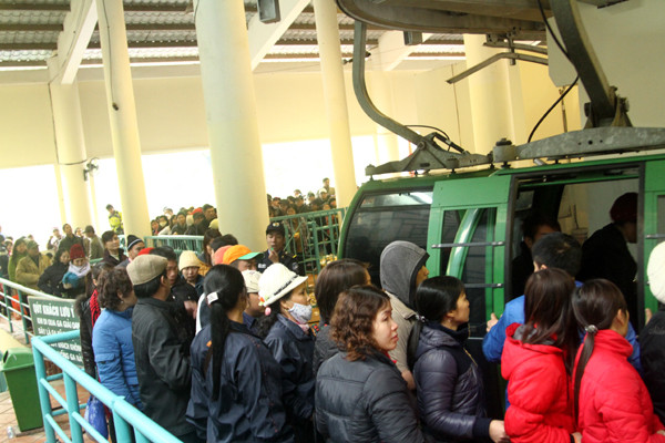 Hệ thống cáp treo vận hành hết công suất