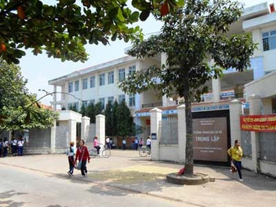 Ngôi trường, nhiều năm liền T. được vinh dự nhận bằng khen học sinh khả giỏi