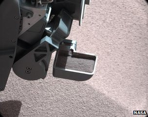 Bộ phận phân tích thành phần địa chất CheMin thuộc tàu thám hiểm Curiosity trên sao Hỏa