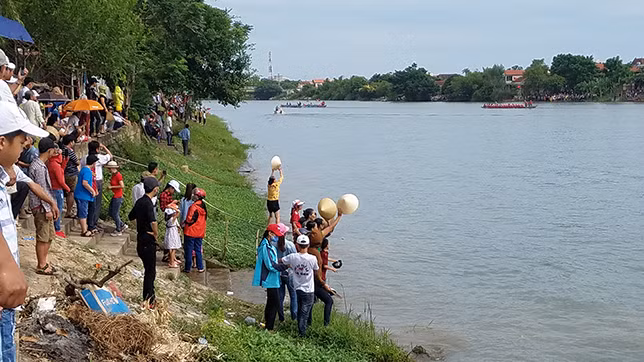 Tưng bừng lễ hội đua thuyền trên quê hương Đại Tướng ảnh 6