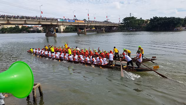 Tưng bừng lễ hội đua thuyền trên quê hương Đại Tướng ảnh 4