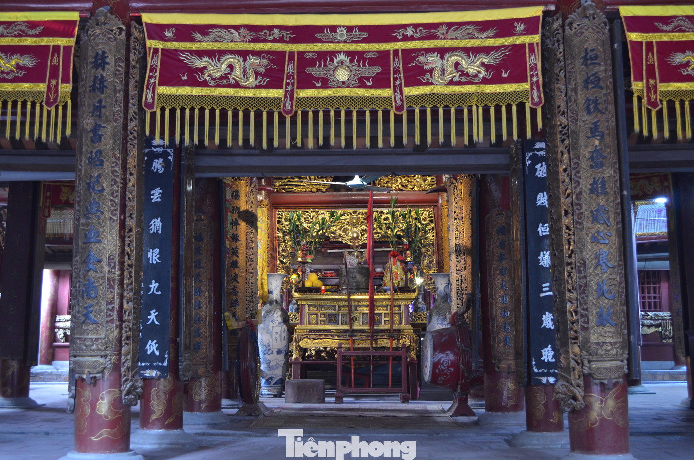 Nhà Tiền tế và Trung tế đều 5 gian.