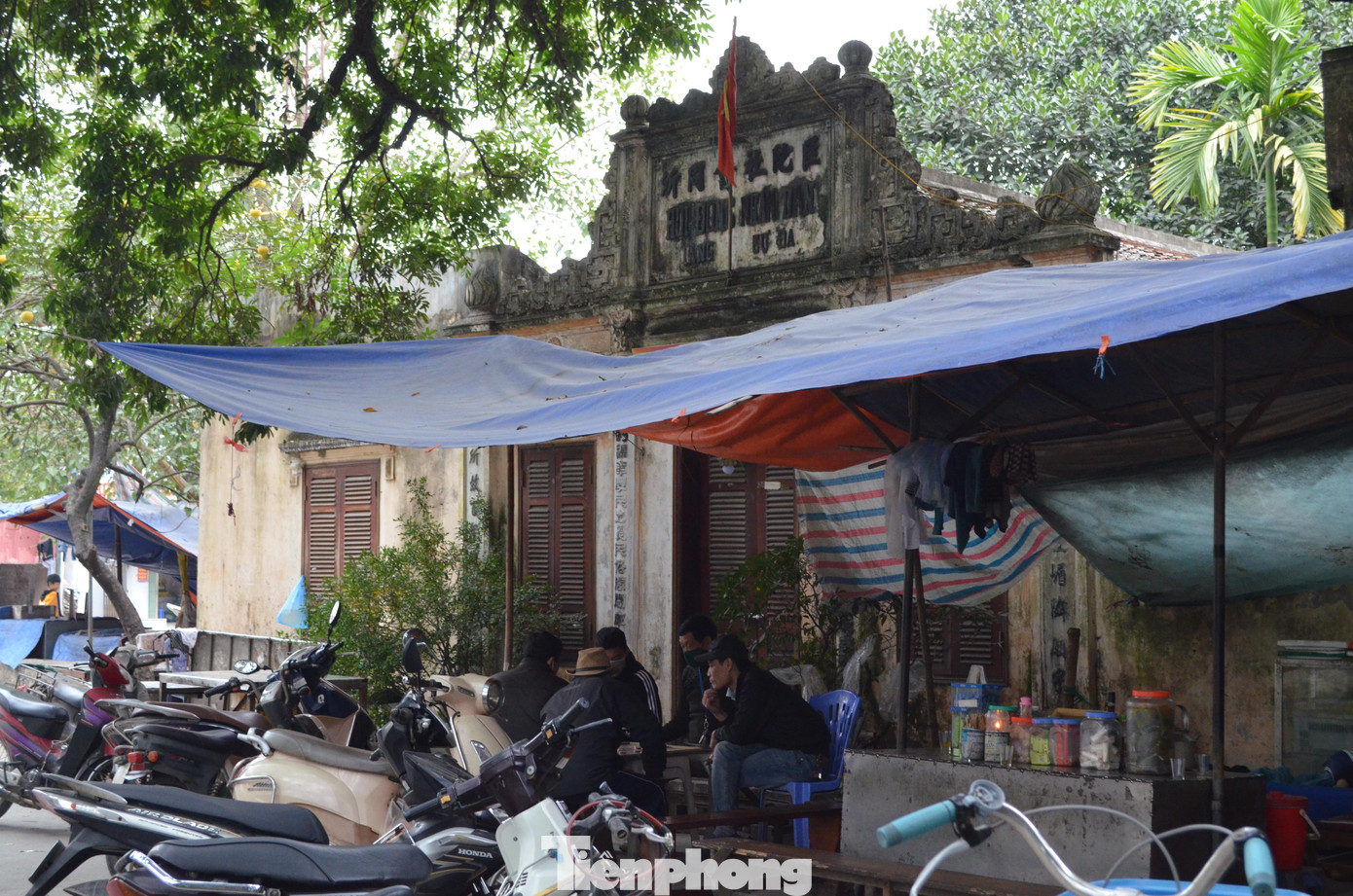 Nhà "Hội đồng nhân dân làng Cự Đà" được cho là xây dựng từ thời Pháp thuộc.