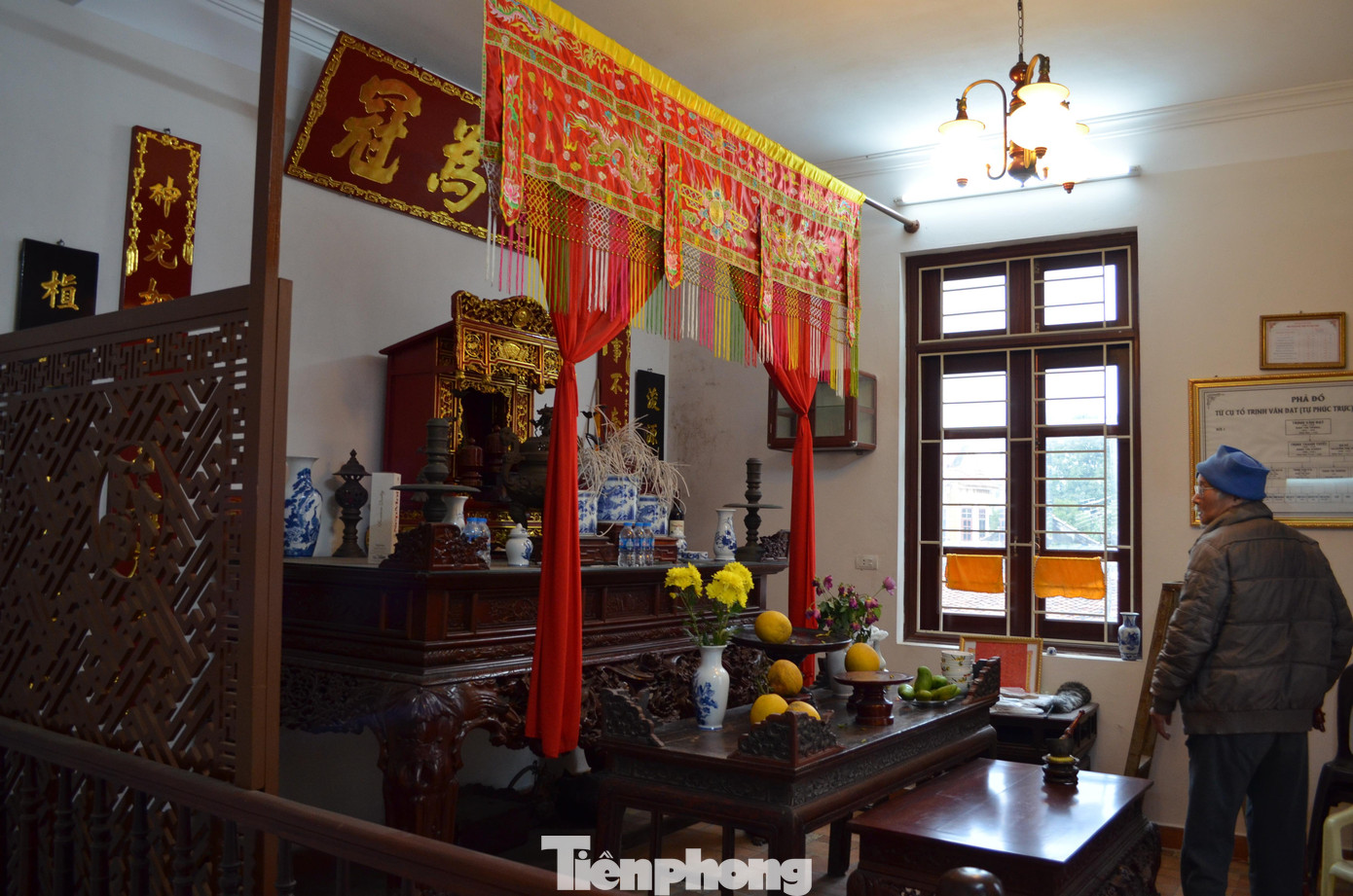 Cách đó không xa, là ngôi nhà thờ chi họ Trịnh – tổ Phúc Trực. Cụ Trịnh Cơ, 86 tuổi – người trông nom hương khói cho tổ tiên tại đây, cho hay, cụ chính là cháu đời thứ 21 của danh tướng Trịnh Khả - vị công thần khai quốc triều Lê Sơ, gốc huyện Vĩnh Lộc, tỉnh Thanh Hóa. Về sau này, những hậu duệ của ông về đây khởi lập làng Cự Đà.