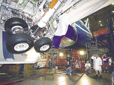 Xưởng lắp ráp máy bay Boeing ở thành phố Saetle (Mỹ) to như sân vận động.. Xưởng lắp ráp máy bay Boeing ở thành phố Saetle (Mỹ) to như sân vận động.