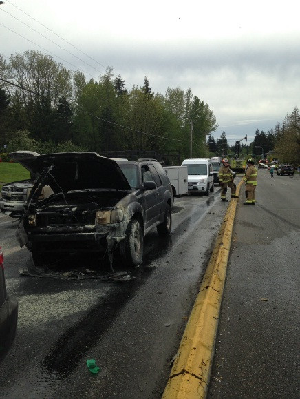 [Video] Máy bay xẹt qua đường dây điện, bốc cháy như nổ bom ảnh 2