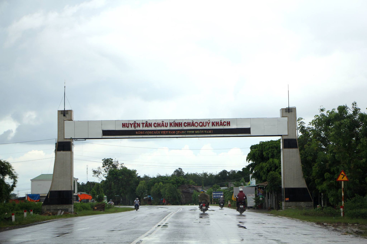 Bão số 16 - Tembin giảm còn cấp 8 - 9, cách Côn Đảo 130km ảnh 1 Bão số 16 - Tembin giảm còn cấp 8 - 9, cách Côn Đảo 130km ảnh 1