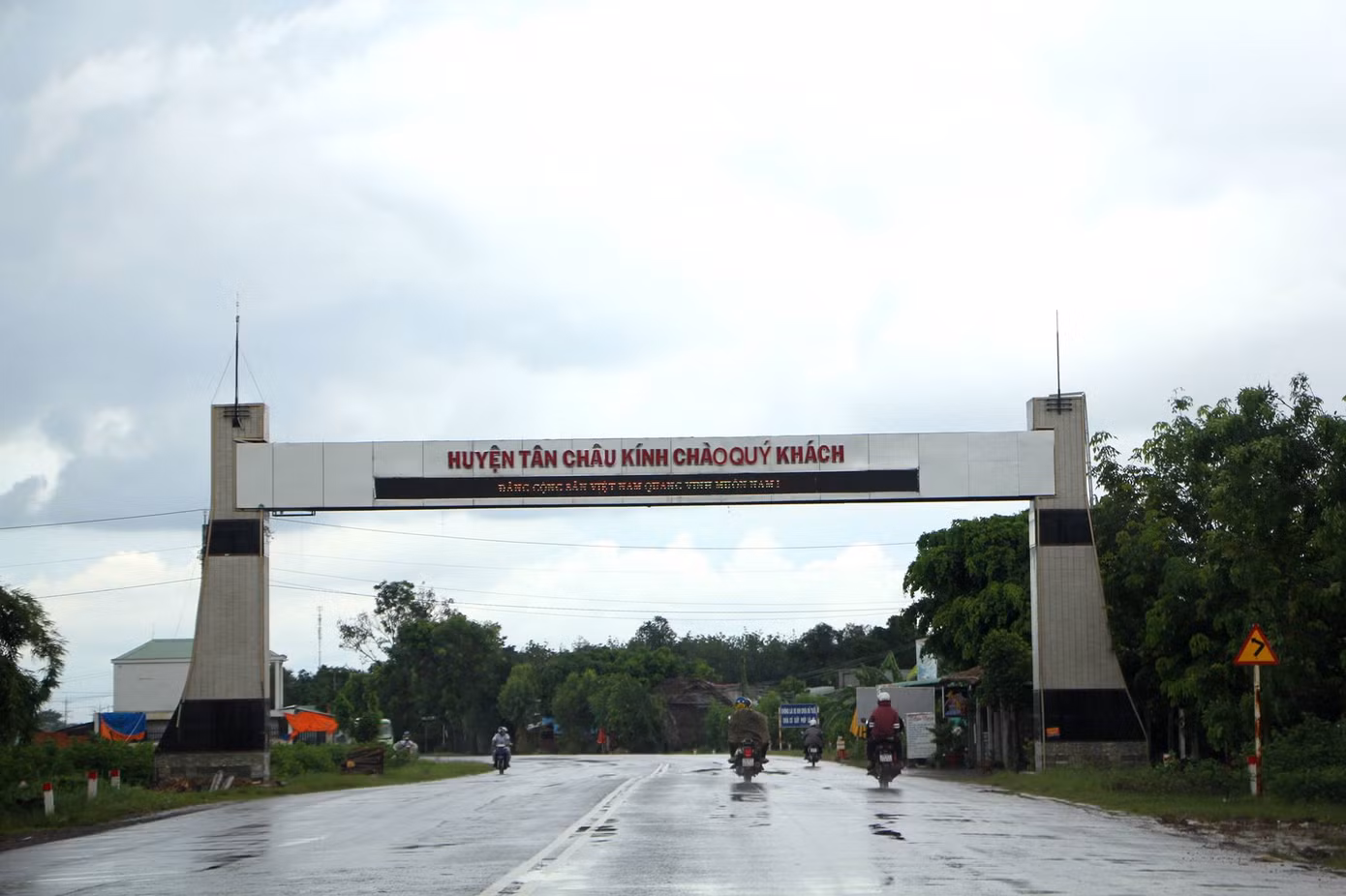 Bão số 16 - Tembin giảm còn cấp 8 - 9, cách Côn Đảo 130km ảnh 1