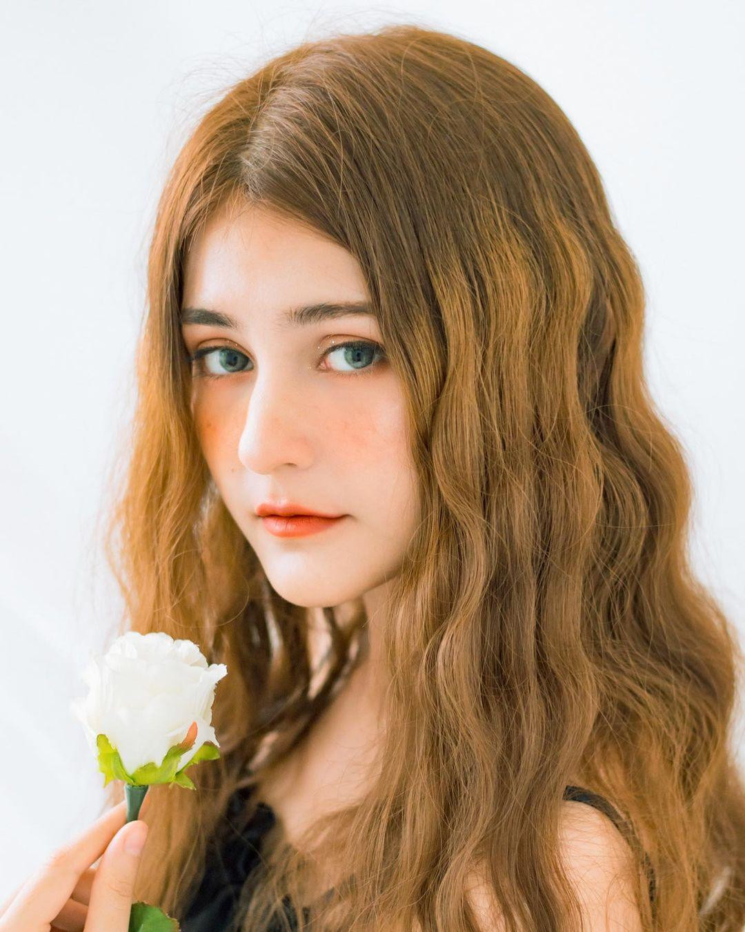 Nhan sắc lai xinh như thiên thần của nữ game thủ